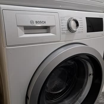 Bosch Çamaşır Makinesinde Boya Dökülmesi Garanti Talebi