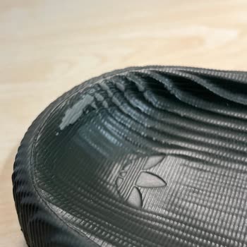 Adidas Adilette 22 Terliğinde Hızlı Soyulma Ve Kullanıcı Hatası İddiasına İtiraz