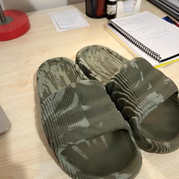 Adidas Adilette 22 Terliğinde Hızlı Soyulma Ve Kullanıcı Hatası İddiasına İtiraz