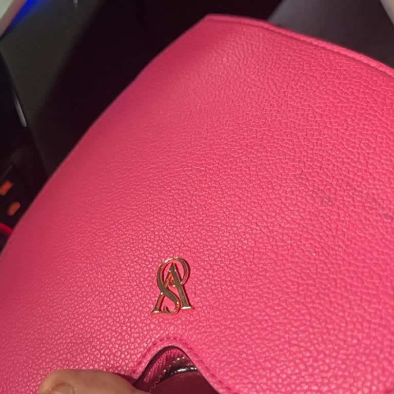 Victoria’s Secret Çantam 2 Ayda Deforme Oldu, Müşteri Hizmetine Ulaşamıyorum