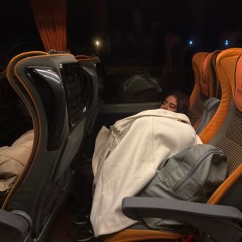 Yoğun Ayak Kokusu Sebebiyle Otobüs Yolculuğunda Konfor Ve Hijyen Şikayeti