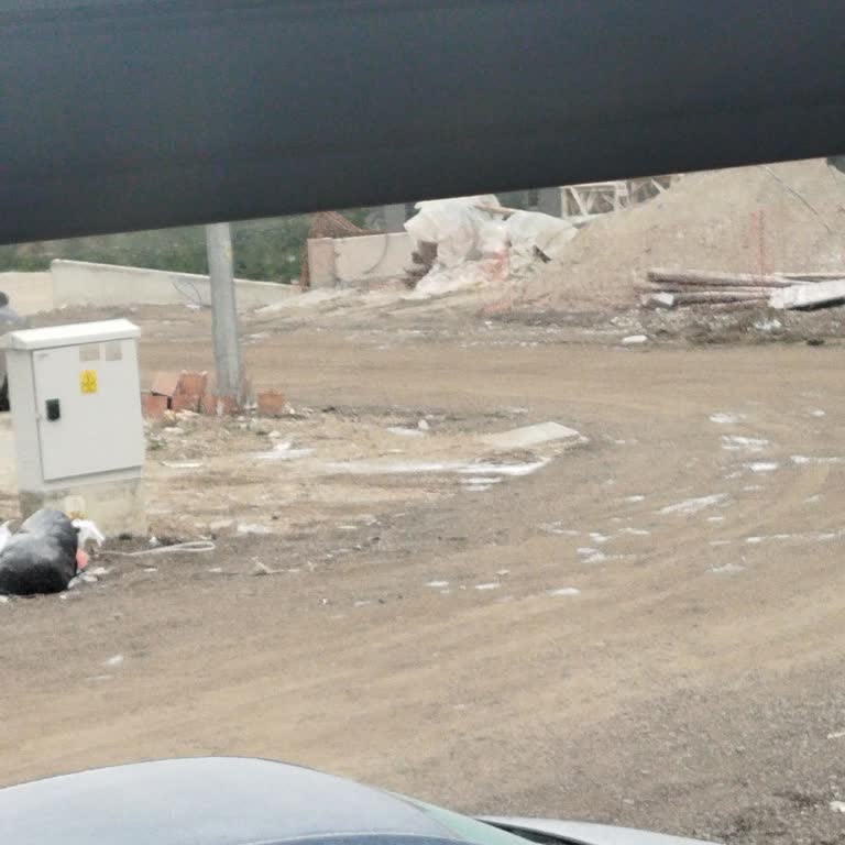 İncek’te Asfalt Eksikliği Ve Bozuk Yollar Çocuk Güvenliğini Tehdit Ediyor