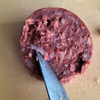 Yenice Kasap Sucukta Yabancı Cisim Ve Aşırı Kıkırdak Şikayeti