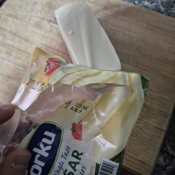 Migros’ta Torku Kaşar Peynirinde Çekirdek Kabuğu: Gıda Güvenliği Şikayeti