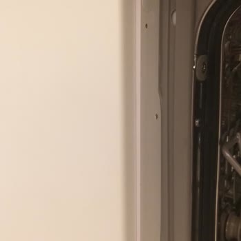 Arçelik AB240 Bulaşık Makinesinin Montajı Hatalı Ve Kullanılamaz