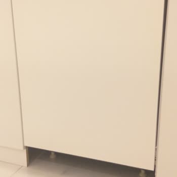 Arçelik AB240 Bulaşık Makinesinin Montajı Hatalı Ve Kullanılamaz