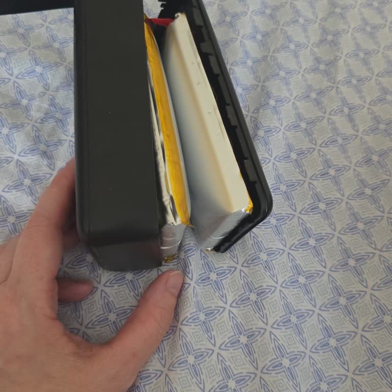 Şişen Powerbank Kullanılamaz Hale Geldi Ve Değişim İstiyorum