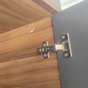 Kalitesiz Ve Hasarlı Gardırop Ve Şifonyer İçin İade Ve Değişim Talebi