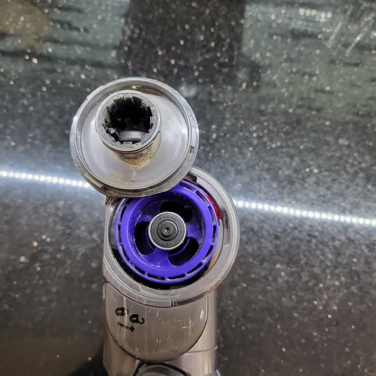 Dyson V15 Başlık Kapak Sorunu Ve Garanti Talebi