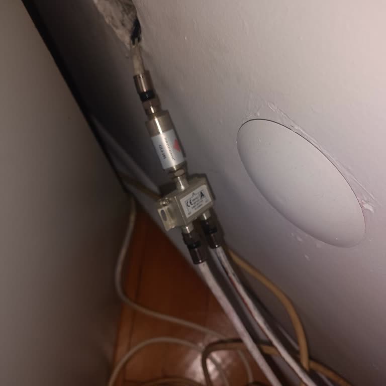 Yan Odadaki Televizyon Yayını Alınamıyor Ve Müşteri Hizmeti Yardımcı Olmuyor