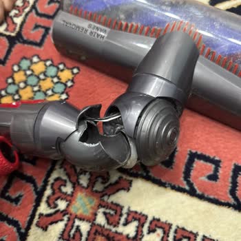 Dyson V11 Başlığı Garantinin Son Gününde Aniden Parçalandı