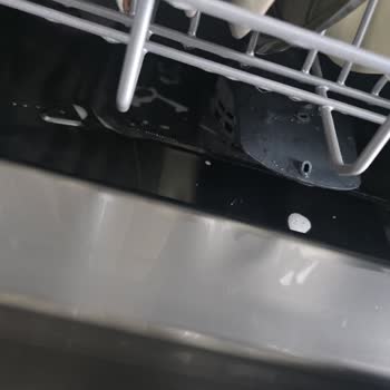 Arçelik Bulaşık Makinesinde Deterjan Kalıntısı Ve Köpük Sorunu Servis Müdahalesine Rağmen Çözülmedi