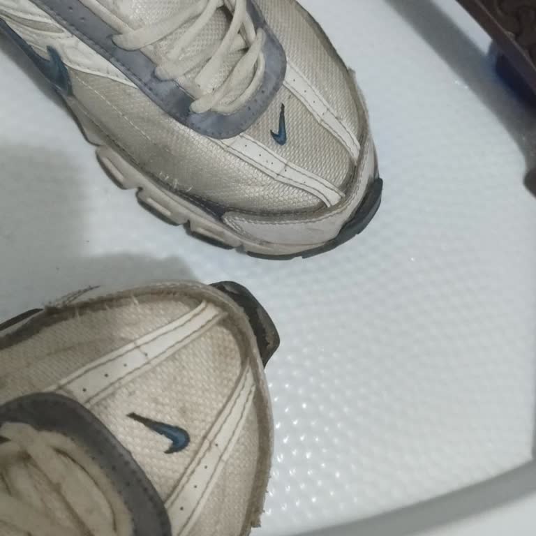 Nike Air Monarch IV Ayakkabısının Ön Ucu Kısa Sürede Açıldı Değişim Talebi