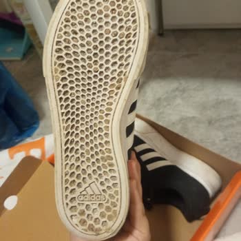 Adidas Ayakkabımda Hızlı Kumaş Deformasyonu Ve Renk Sorunu