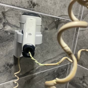 The Green Park Hotels And Resorts Oda 1801'de Deforme Saç Kurutma Kablosu Elektrik Çarpma Riski