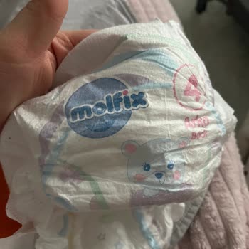 Molfix Maxi Bebek Bezi Yan Bantta Sakızımsı Yapışkan Ve Hijyen Endişesi