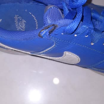 Nike Ayakkabısında 7 Ayda Topuk Ve Bağcık Yırtılması