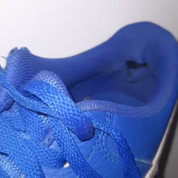 Nike Ayakkabısında 7 Ayda Topuk Ve Bağcık Yırtılması