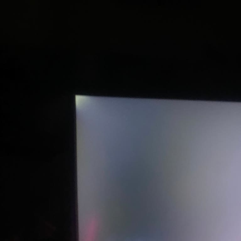 Hepsiburada'dan Aldığım Yeni Laptopta Ekran Işığı Sızması Ve Değişim Talebine Cevap Bekleniyor