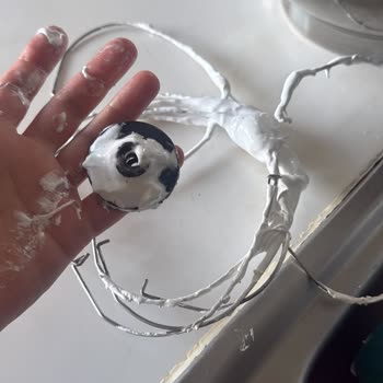 Balon Çırpıcıların Plastik Parçaları Gıdaya Karışıyor Ve Web Görseli Yanıltıcı