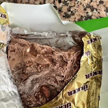 Son Kullanma Tarihi Geçmemiş Çikolatanın Beyazlaşması Ve Bozulması