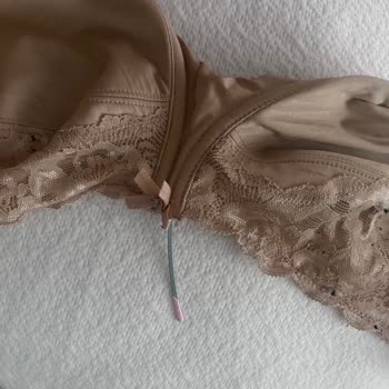 Demiri Çıkan Sütyen Kullanılamaz Hale Geldi