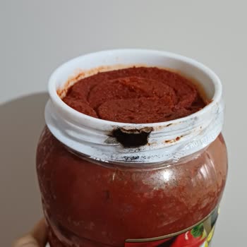 Küflü Salça Ürünü İçin Sağlık Endişesi Ve Geri Ödeme Talebi