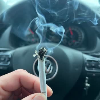 Parliament Midnight Blue Sigara Paketlerinde Tütün Dökülmesi Ve Boşluk Şikayeti