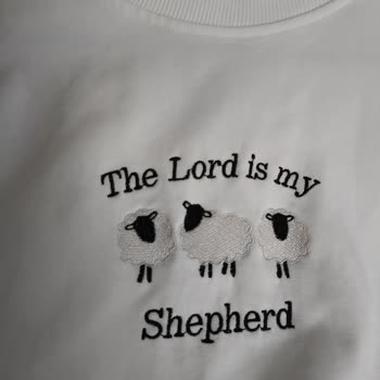 Armalife Sweatshirt'inde Hristiyan Dini Sloganı Kullanılması