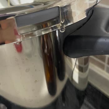 Düdüklü Tencerenin Kapağından Su Sızması Ve Mağazadan Değişim Talebi