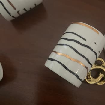 Desenleri Yıkamayla Silinen Yeni Fincan Takımı İçin İade