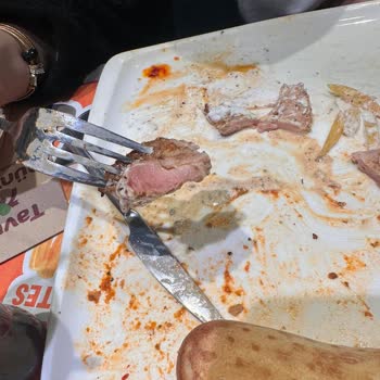 Tavuk Dünyası’nda Çiğ Ve Soğuk Tavuk, Eksik Servis Ve Yetersiz Porsiyon