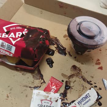 Siparişte Sufle Sosunun Dökülmesi Ve Soğuk Yemekler Nedeniyle Mağduriyet