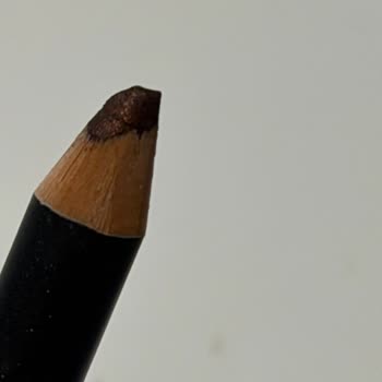 Mac Kozmetik Göz Kaleminde Sivri Parçacıklar Göz Ağrısına Neden Oluyor
