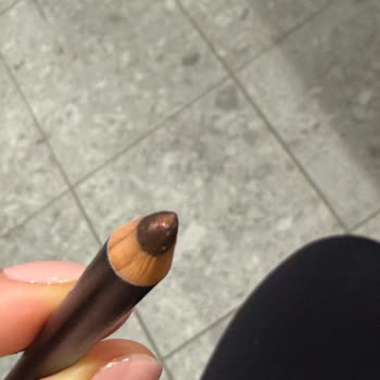 Mac Kozmetik Göz Kaleminde Sivri Parçacıklar Göz Ağrısına Neden Oluyor