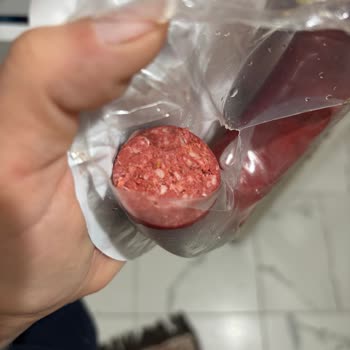 A101'de Coşkun Sucuğunda Kıkırdak Ve İp Parçaları