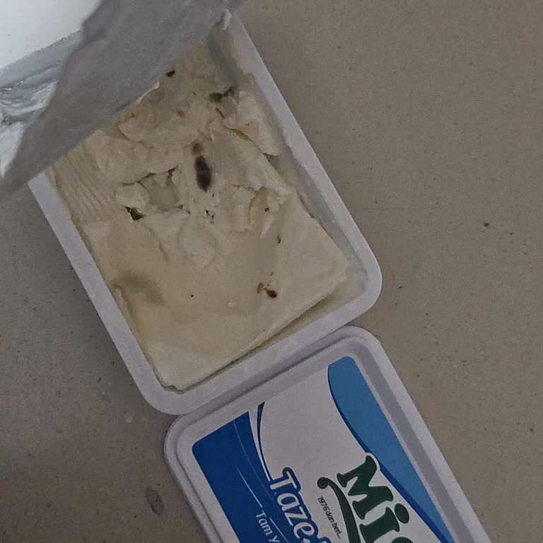 Açılmış Ve Küflü Peynir Satışı Nedeniyle İade Ve Özür Talebi