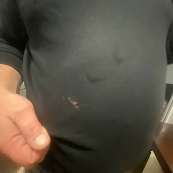 Mağaza İçinde Açık Çamaşır Suyu Sızıntısı Kıyafetlerimde Kalıcı Zarar