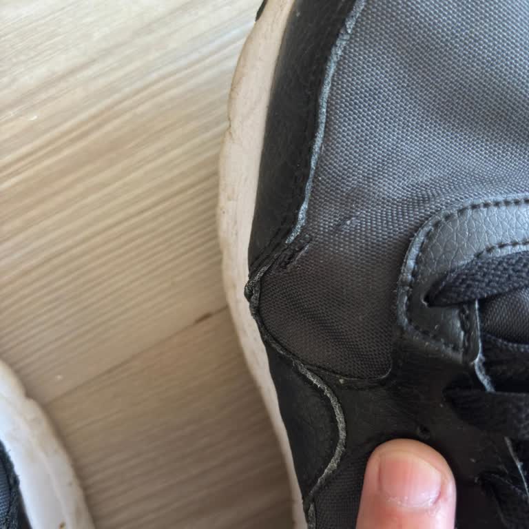 Kısa Sürede Yırtılma Ve Açılmalar Nedeniyle Deichmann'den Değişim Talebimin Reddedilmesi