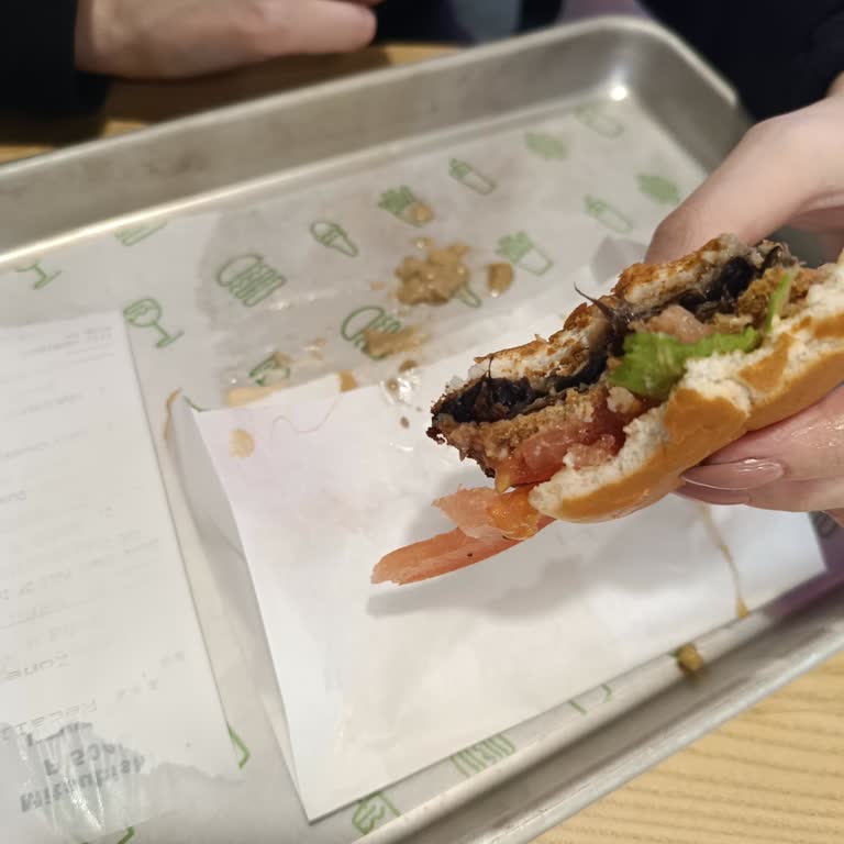 Vegan Burger Menüdeki Porsiyon Düşüklüğü Ve Çözüm Talebi