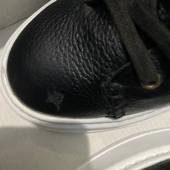 İç Rengi Farklı Ayakkabı İçin Değişim Talebi