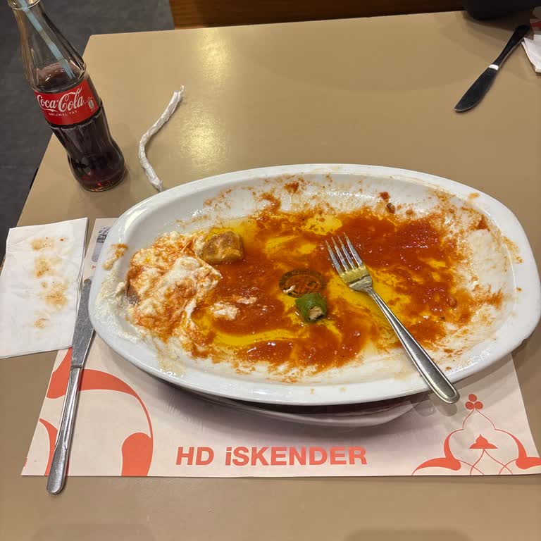 HD İskender Restaurant Garsonların Saygısız Tutumu, Soğuk Patates Ve Kirli Çatal Ve Bıçak