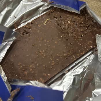 Çikolatalarda Kurt Tespiti Ve Şubede Fişsiz İade Reddi