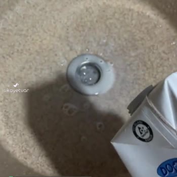 BİM Laktozsuz Süt Kahverengi Çıktı