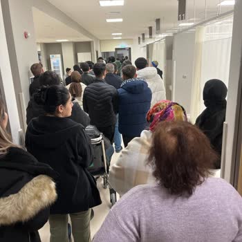 Başakşehir Şehir Hastanesinde Tek Gözlem Alanı Hastaları Saatlerce Bekletiyor