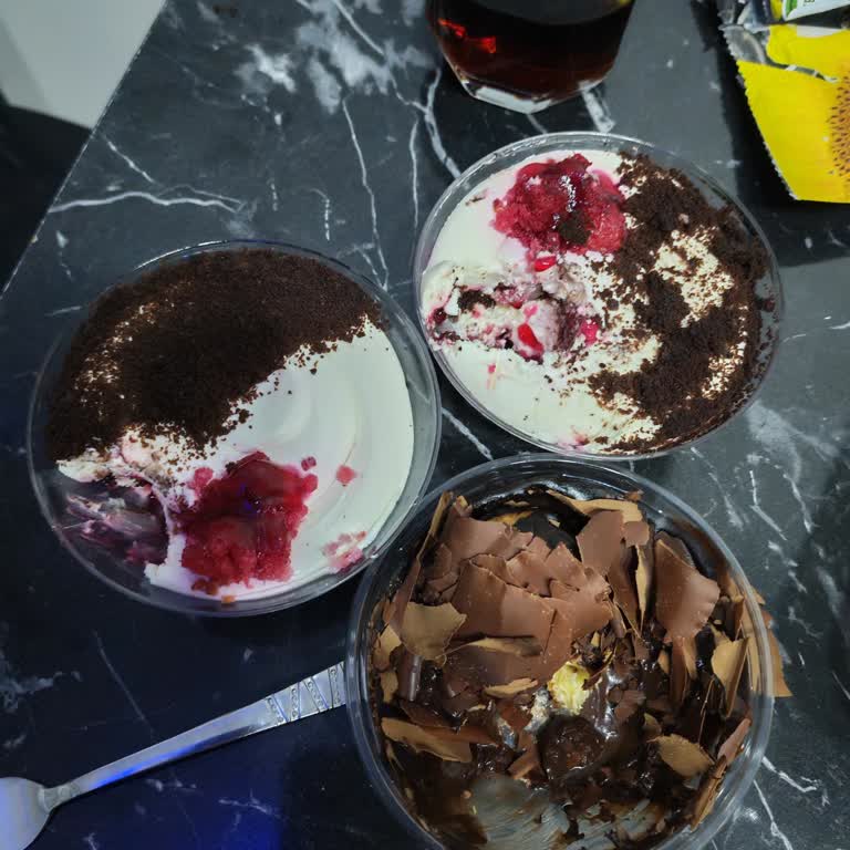 Bozuk Kremalı Ve Bayat Tatlılar, Hijyenik Olmayan Şube