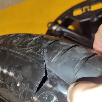 Continental Ultra Contact Lastiği Patlaması: Güvenlik Riski Ve Garanti Talebi