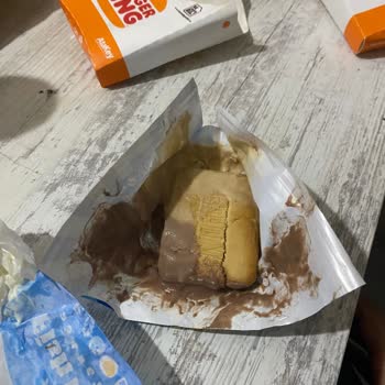 Yanlış Dondurma, Erimiş Ürün Ve Burger İçindeki Yabancı Cisim İçin Şikayet