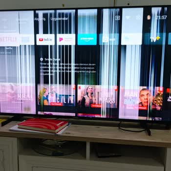 Vestel 50UA9600 Ekranında Dikey Yansımalar Ve Üretim Hatası Ücretsiz Onarım Talebi