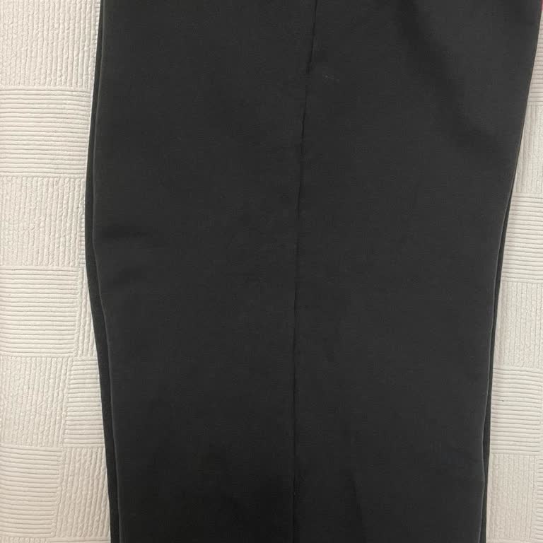 Puma Eşofman Altında Diz Bölgesinde Aşırı Bollaşma Ve Deformasyon